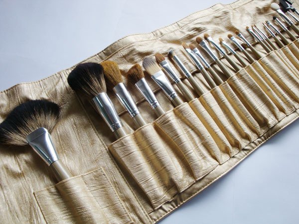 25803266A01_cosmetic brush