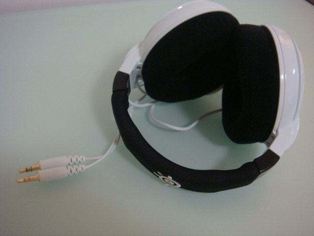 Brand New White SteelSeries Siberia Neckband Headset With Fashion