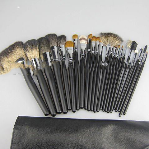 Professional Makeup Brushes on Makeup Brush Chinchilla Hair   Raccoon Hair Black Wood Handle