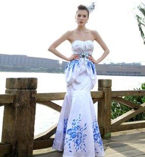 White & Blue Sleeveless Halter Chiffon Celebrity Dresses