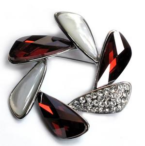 New Traditional Handwork Corrosion Resistance Prevent Scratch Arrival Crystal Brooches