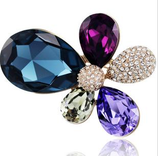 New Women Crystal Flower Shape Brooches Free Shipping